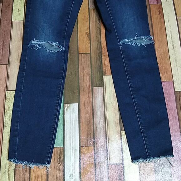Universal Thread Mid Rise Skinny Ripped Jeans - Picture 4 of 9
